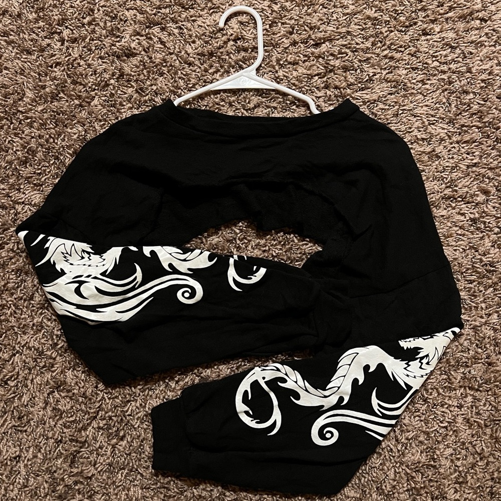 iHeartRaves Glowing Dragon Long Sleeve Ultra Crop - Black - S (NWOT)